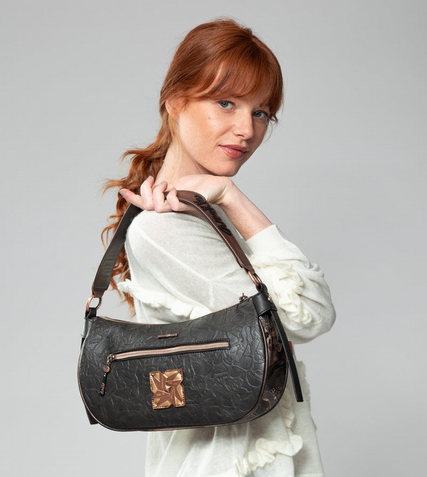 Anekke Shōen Oval With Chain Taška Cez Rameno | 713904NUW
